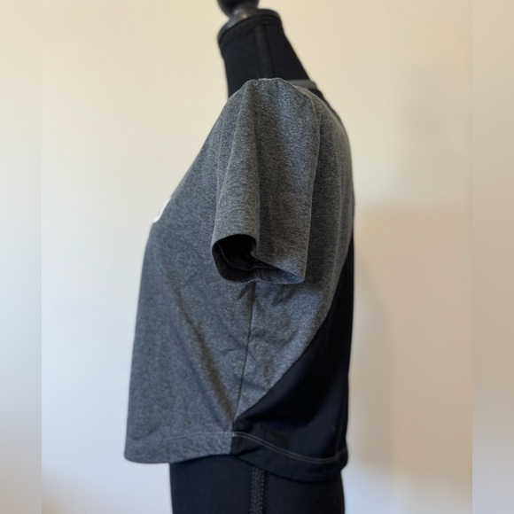 Adidas Climalite Cropped‎ V-Neck T-Shirt Women’s Size Small - Picture 2 of 8